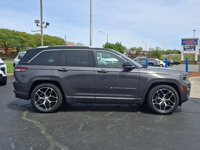 Used 2022 Gray Jeep Summit Reserve 4xe image 7