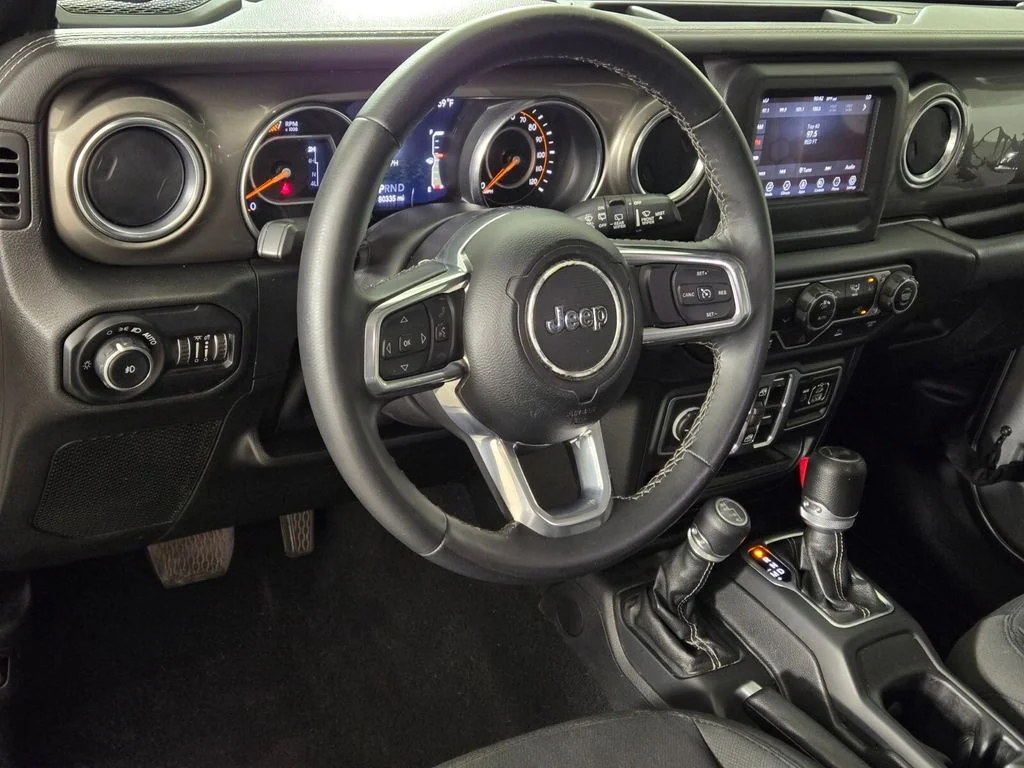 Used 2021 Silver Jeep Unlimited Sahara image 19