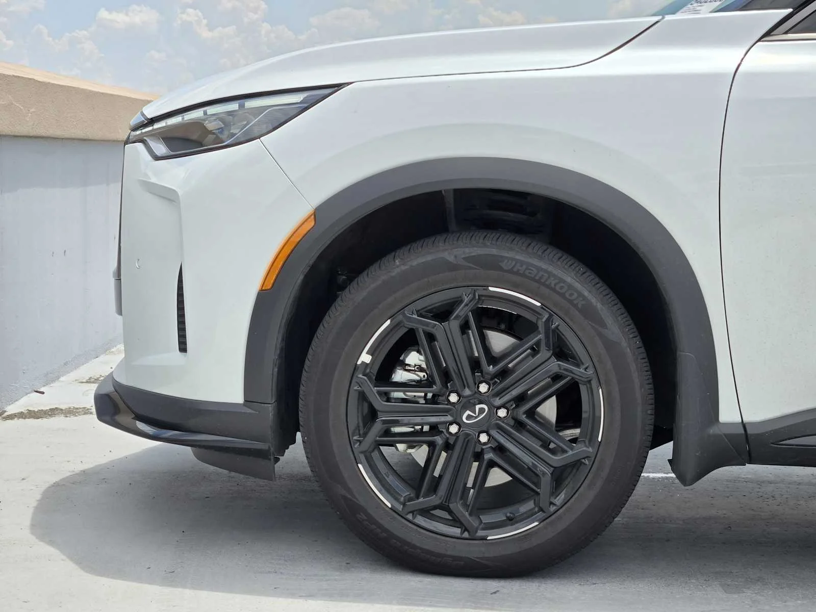 New 2026 2T RAD WHT INFINITI Sport AWD image 6