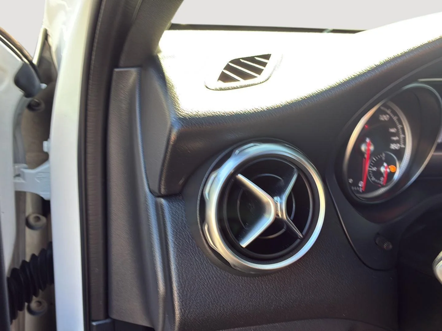 Used 2019 Polar White Mercedes-Benz GLA 250 image 31