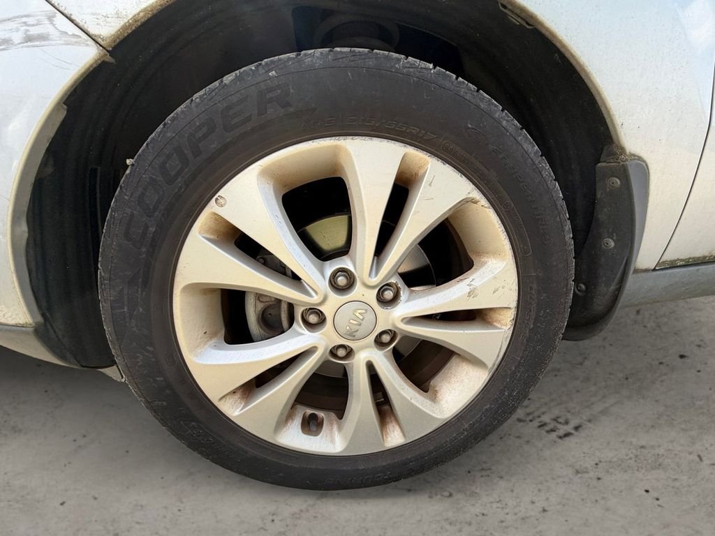 Used 2015 Silver Kia Plus image 9