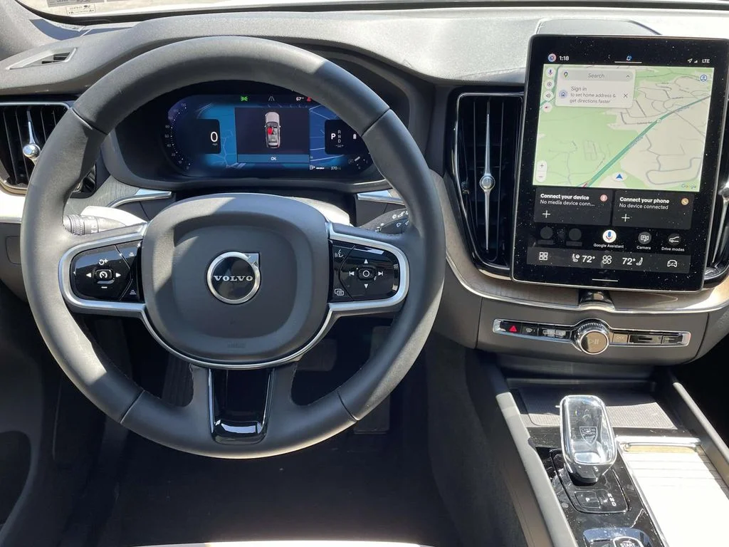 2026 Volvo XC60 Plus - Photo 23