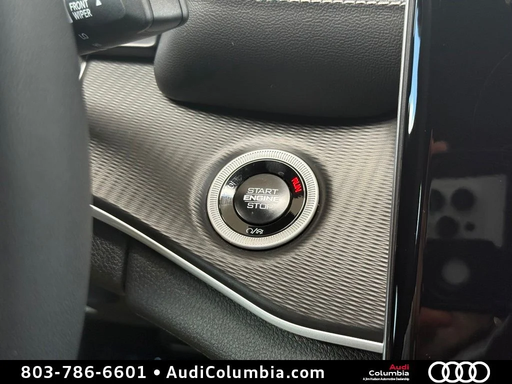 Used 2025 Black Jeep Laredo image 30