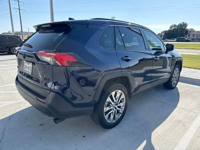 Used 2025  Toyota XLE Premium image 5