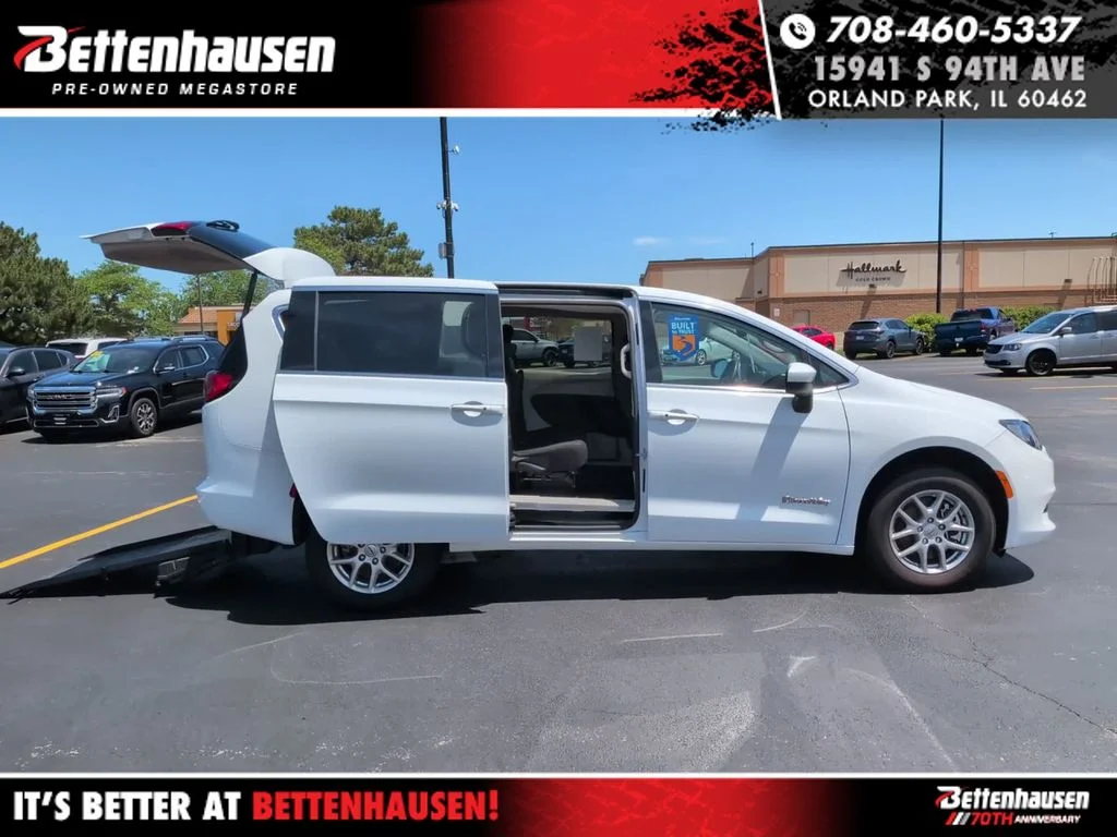Used 2023 White Chrysler LX image 1