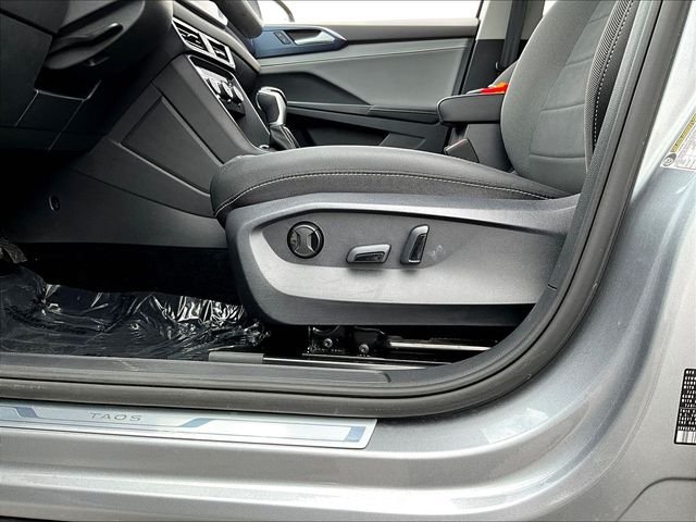 Used 2024 Silver Volkswagen 1.5T SE image 40
