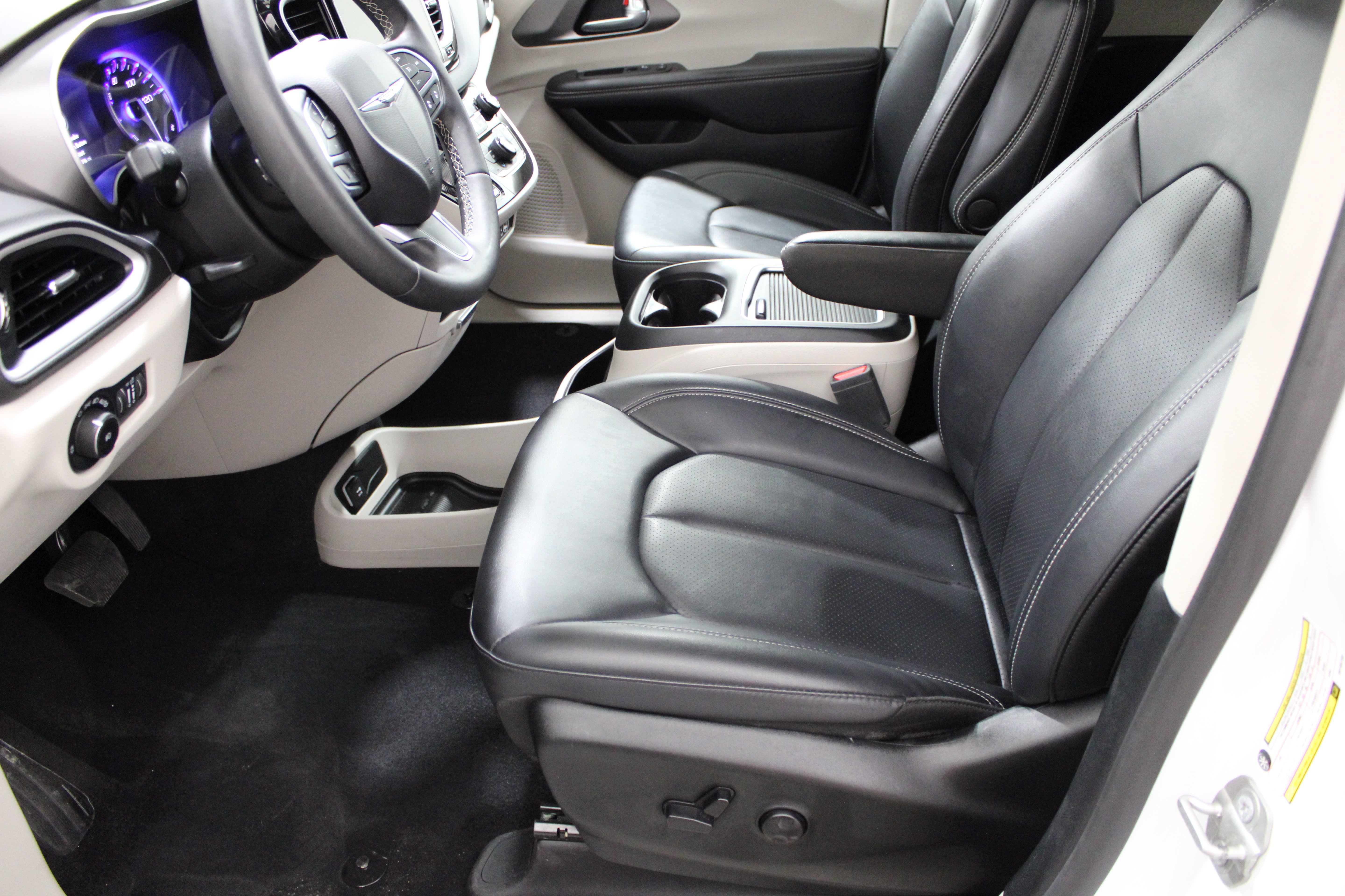 Used 2024 Bright White Clearcoat Chrysler Touring L image 5