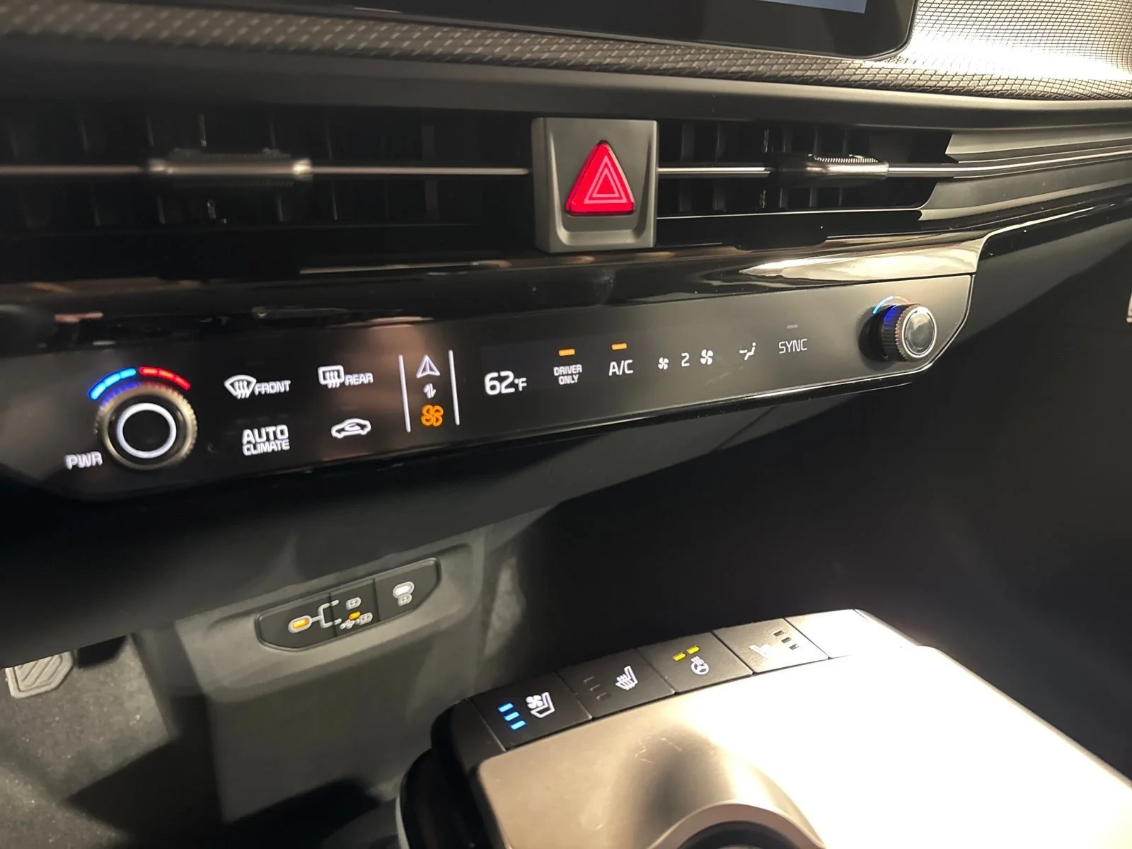 New 2026 Gray Metallic Kia Wind image 16
