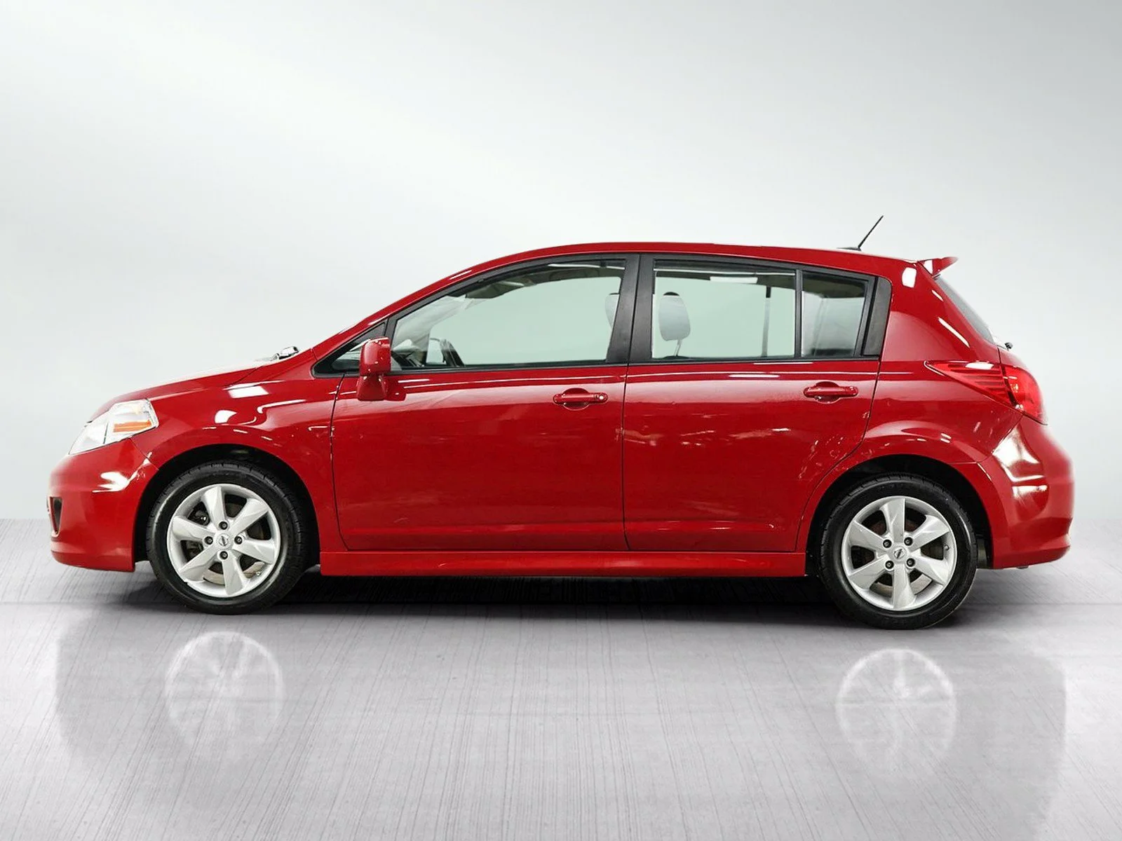 Used 2011 Nissan Versa SL with VIN 3N1BC1CP4BL434560 for sale in Wayzata, Minnesota