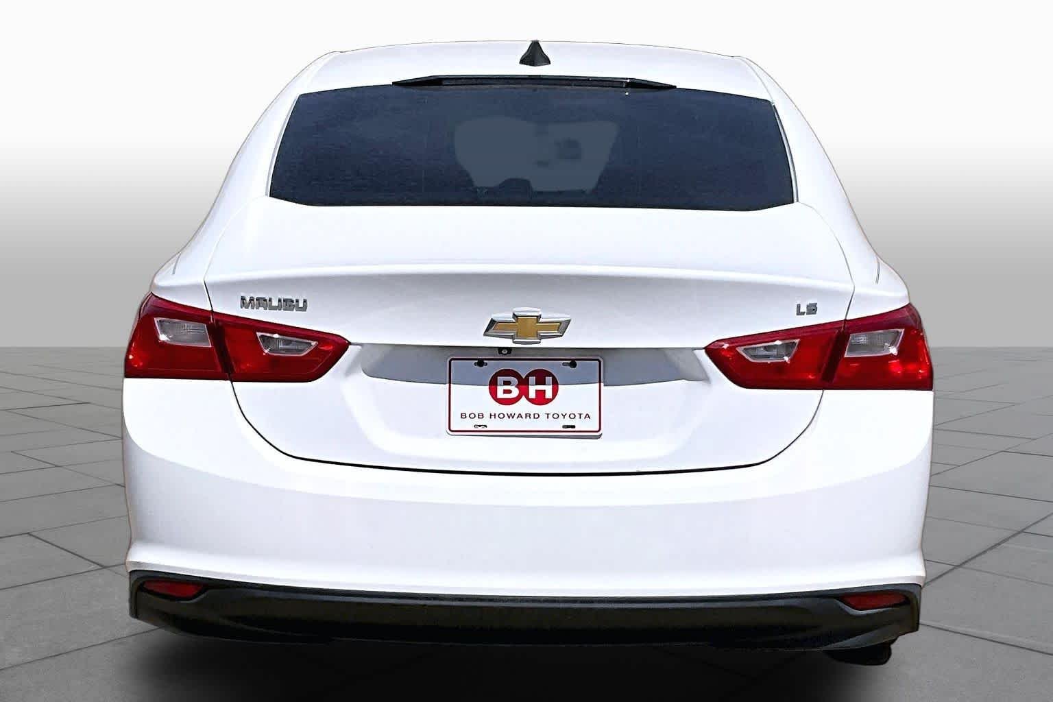 Used 2016 Summit White Chevrolet LS image 5