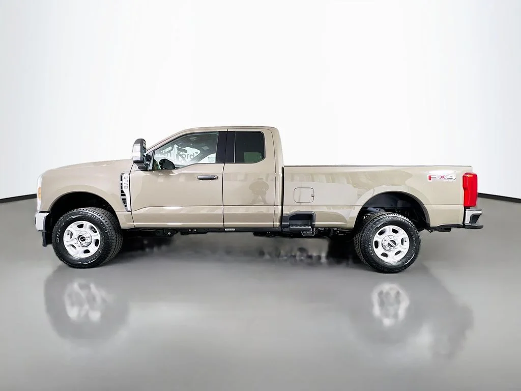 New 2026 Marsh Gray Ford XLT image 6