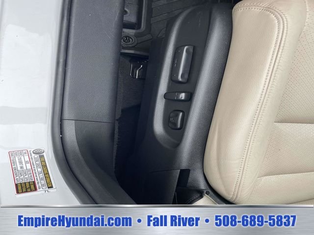 Used 2016 Lunar Silver Metallic Honda EX-L image 18
