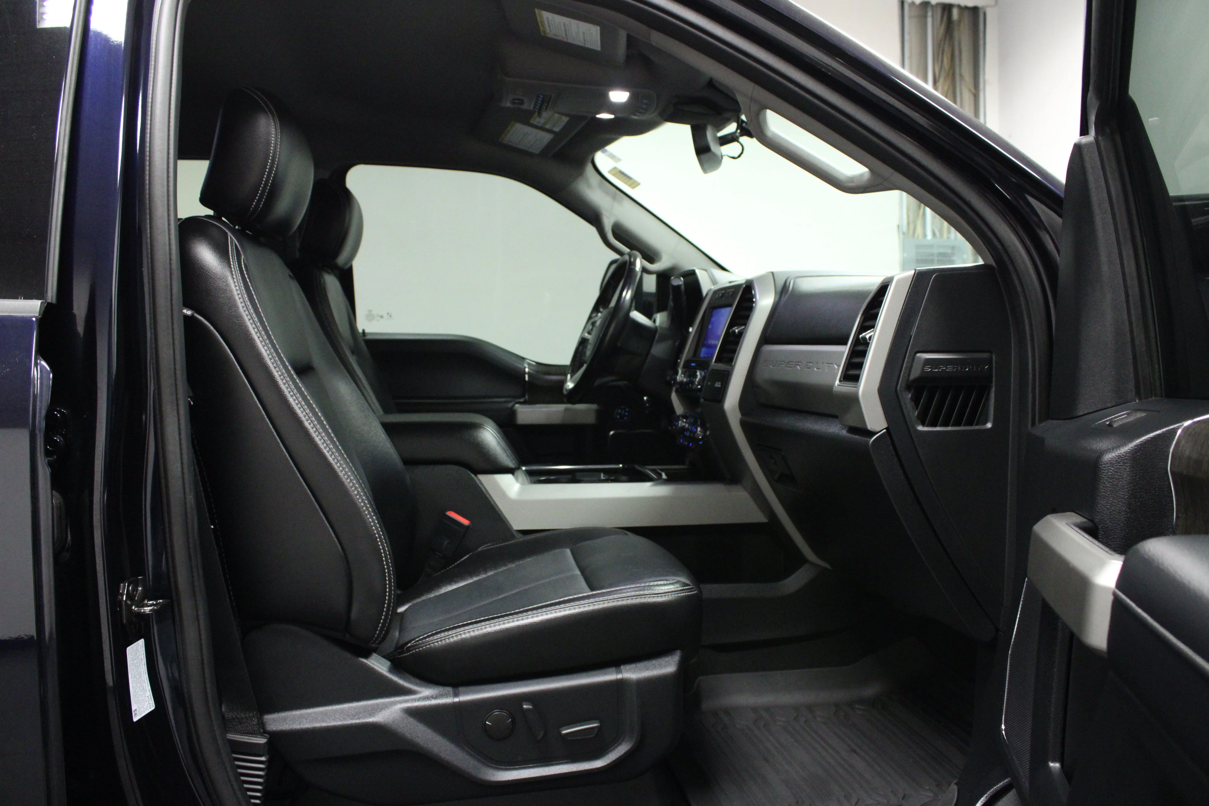 Used 2021 Antimatter Blue Metallic Ford LARIAT image 16