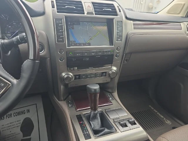Used 2019 White Lexus 460 image 21