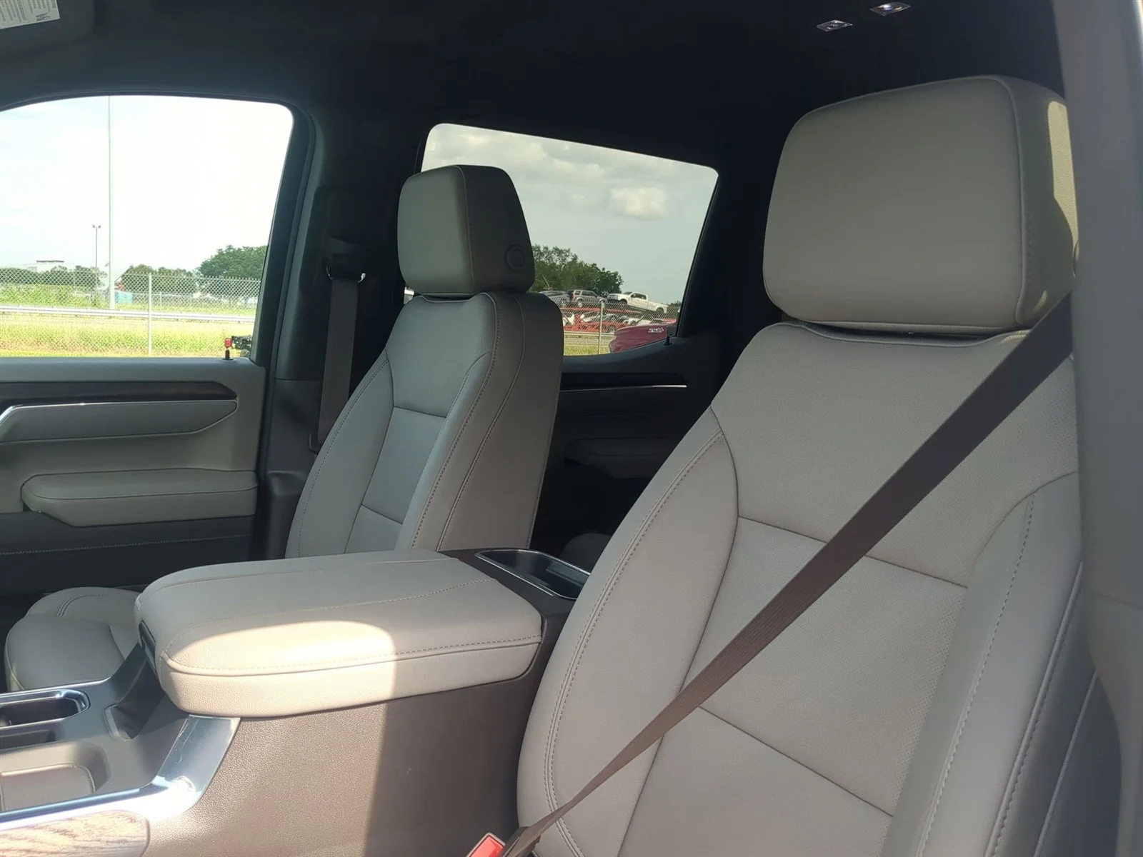 New 2026 Glacier White Tricoat GMC SLT image 43