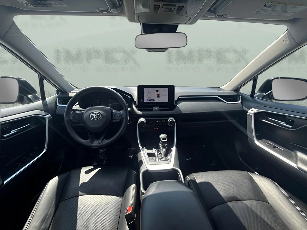 Used 2025 Silver Toyota XLE image 8