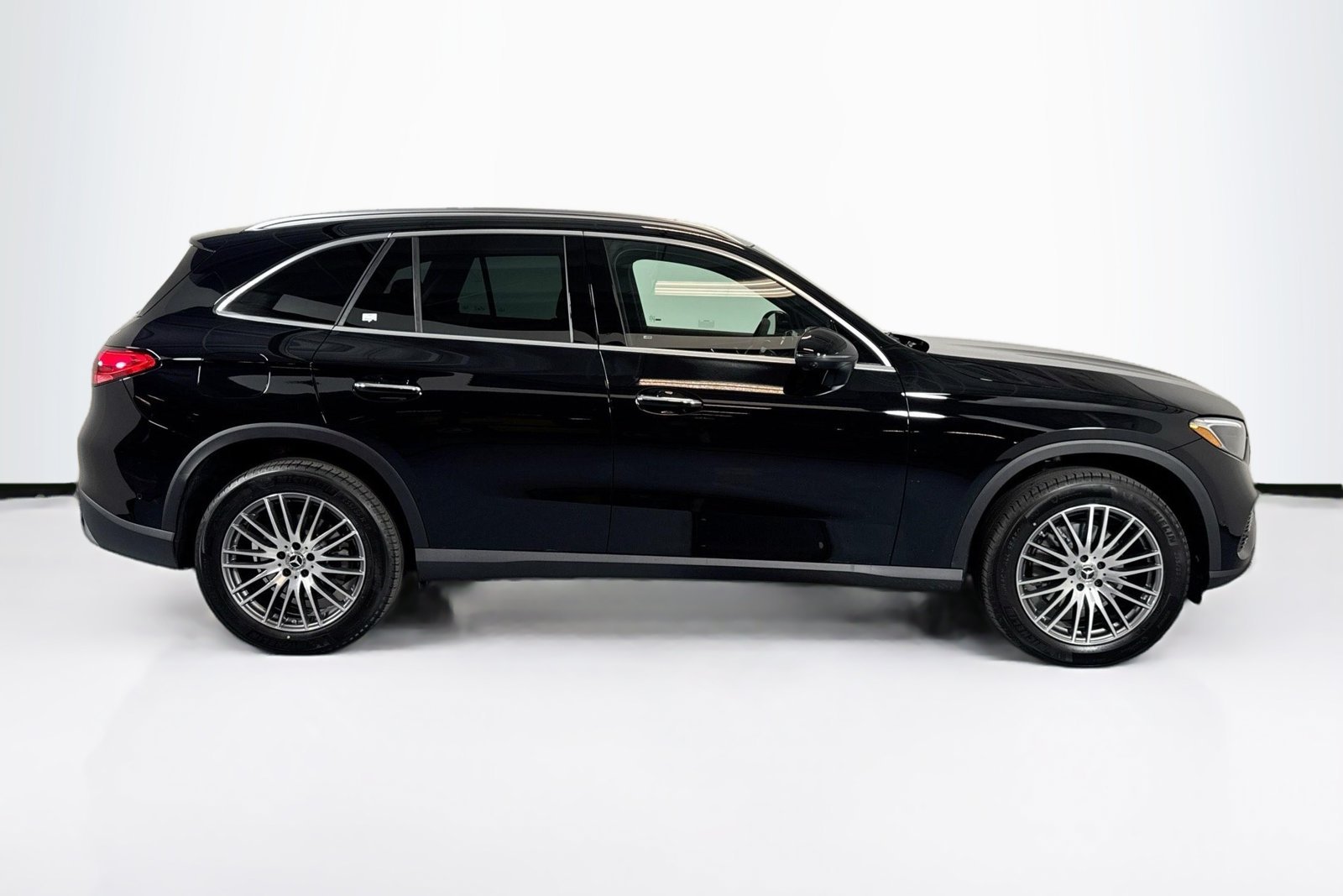New 2026 Black Mercedes-Benz GLC 300 image 4
