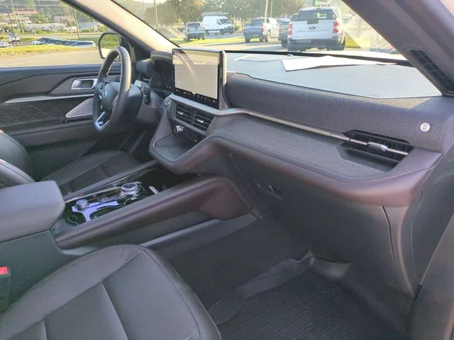 Used 2025 White Ford Platinum image 37