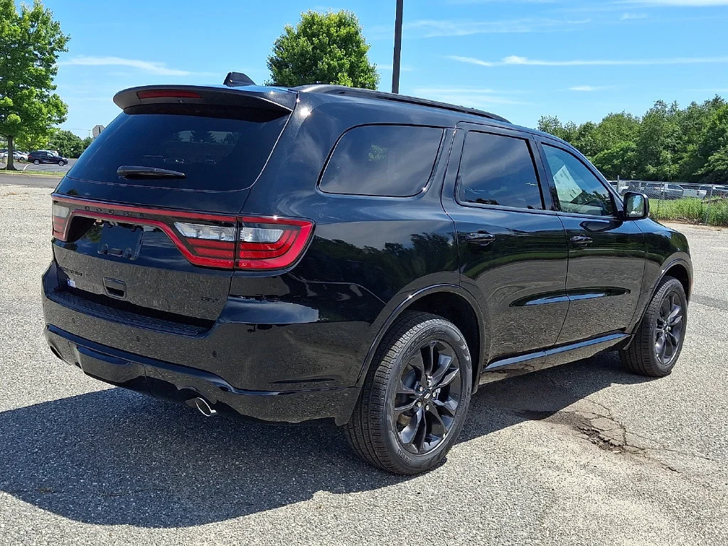 New 2026 Diamond Black Clear-Coat Exterior Paint Dodge GT Plus image 8