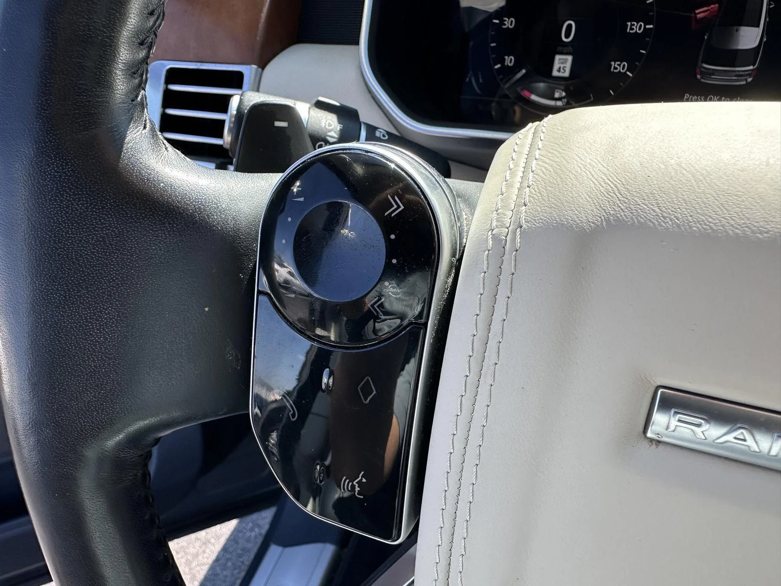 Used 2019 Byron Blue Metallic Land Rover HSE image 25