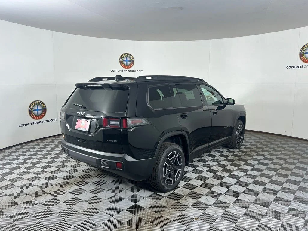 New 2026 Diamond Black Crystal Pearl-Coat Exterior Paint Jeep Laredo image 16