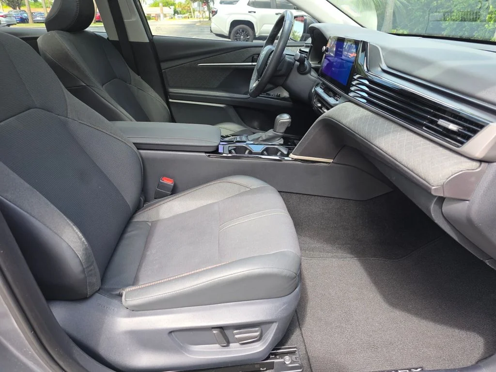 Certified Used 2025  Toyota XLE image 14