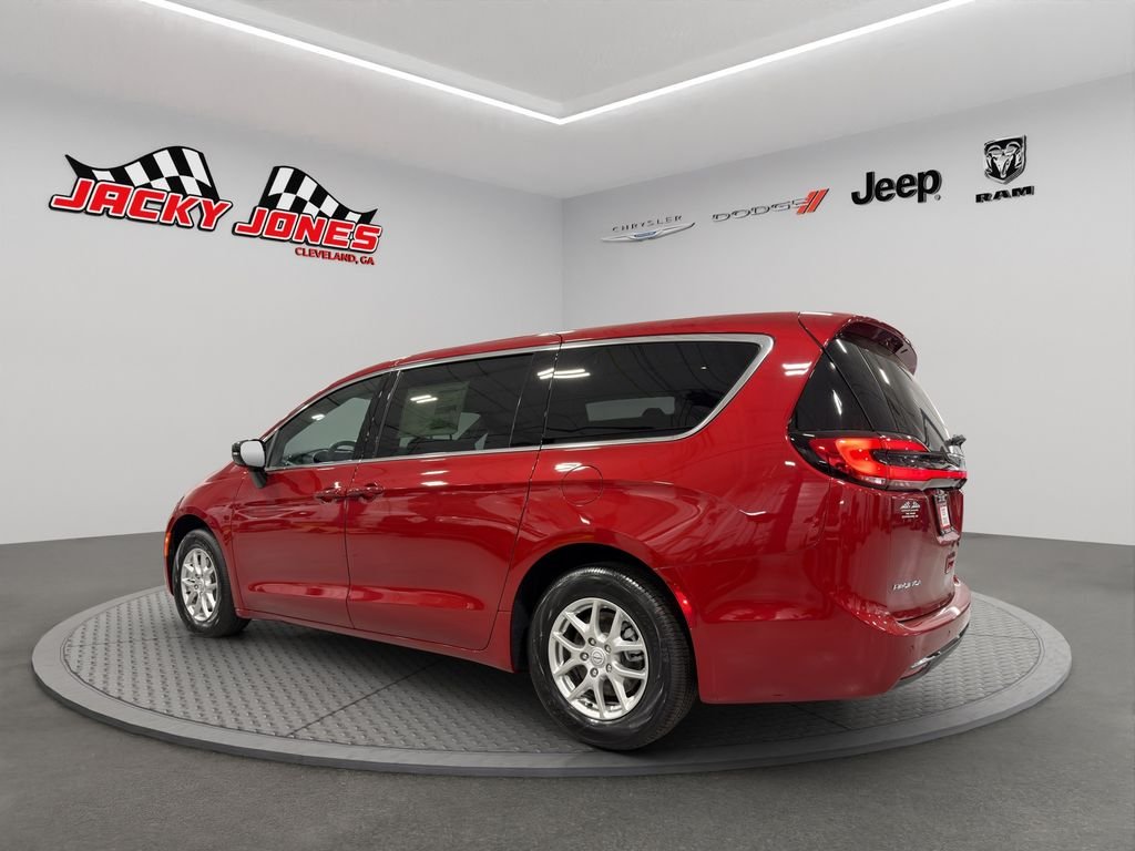 New 2026 Red Hot Pearl-Coat Exterior Paint Chrysler Select image 6