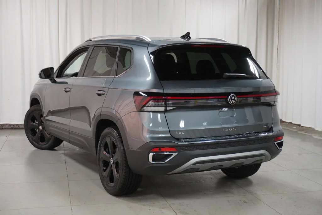 New 2027 Gray Volkswagen 1.5T SEL image 7