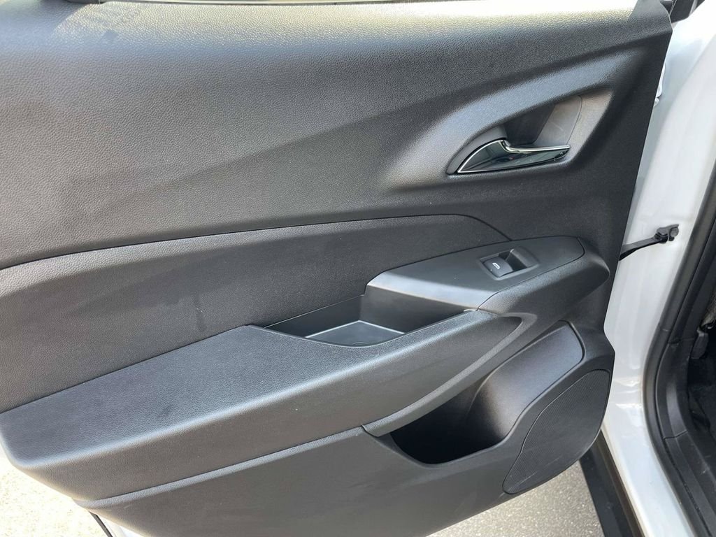 Used 2026 White Chevrolet LT image 12