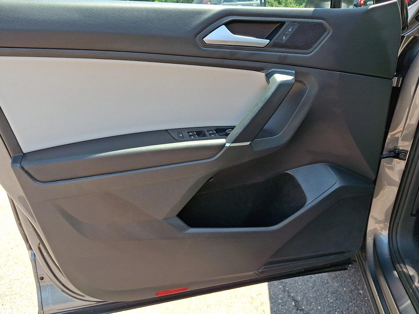 Used 2020 Platinum Gray Metallic Volkswagen SE image 14