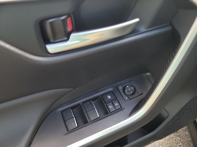 Used 2025 Silver Toyota XLE image 18