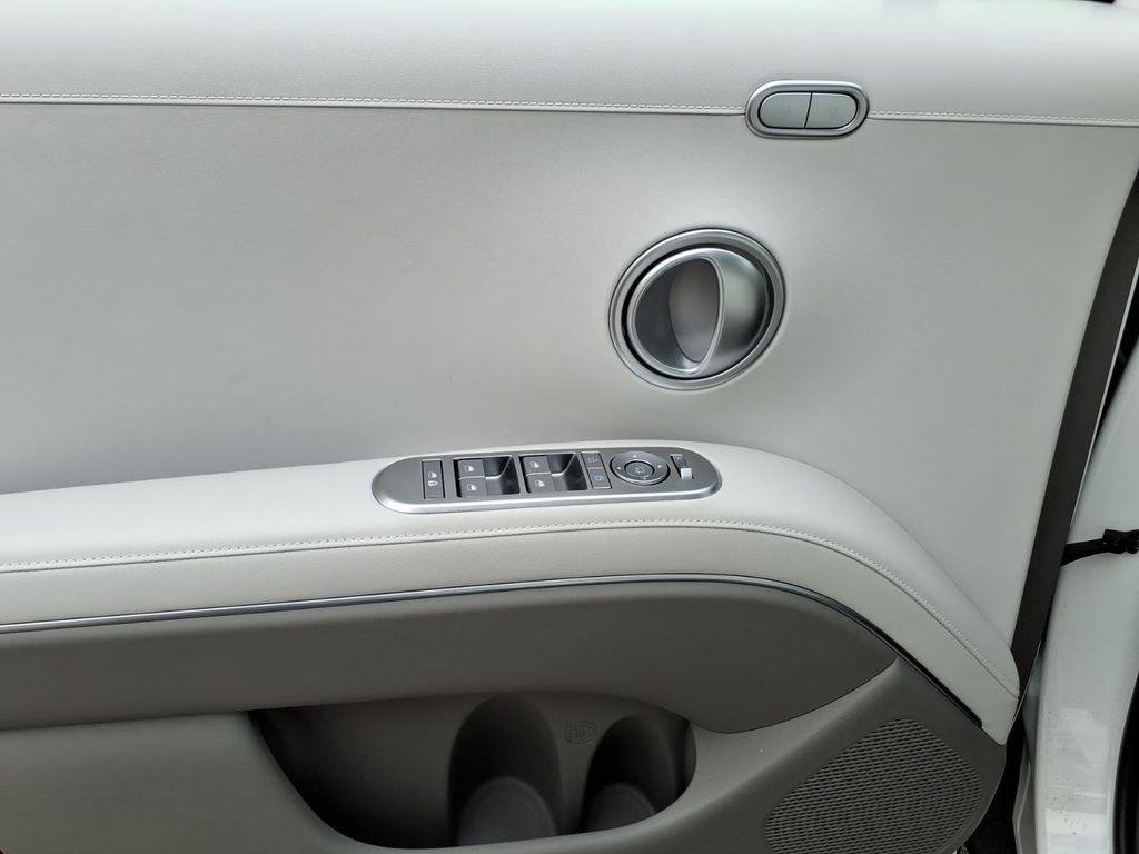 New 2026 White Hyundai SEL Premium FWD image 16