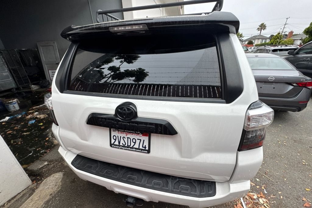 Certified Used 2020 White Toyota Venture image 6