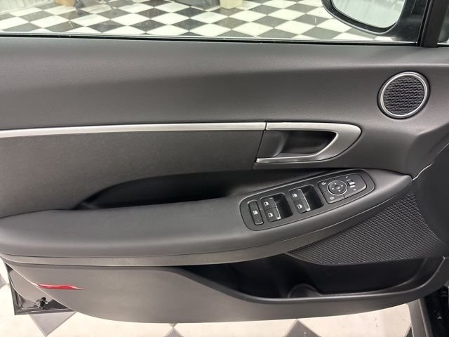 Used 2026 Black Hyundai SE image 7