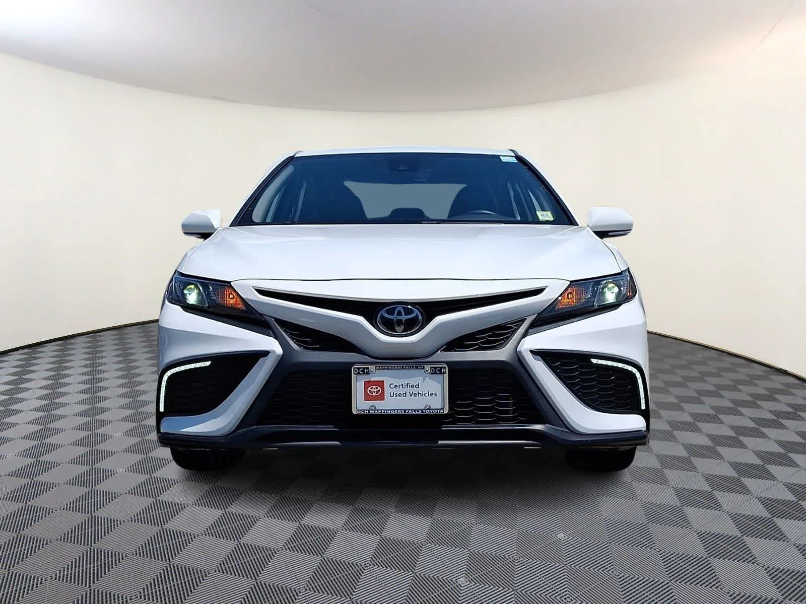 Certified Used 2024 Ice Cap Toyota SE image 3