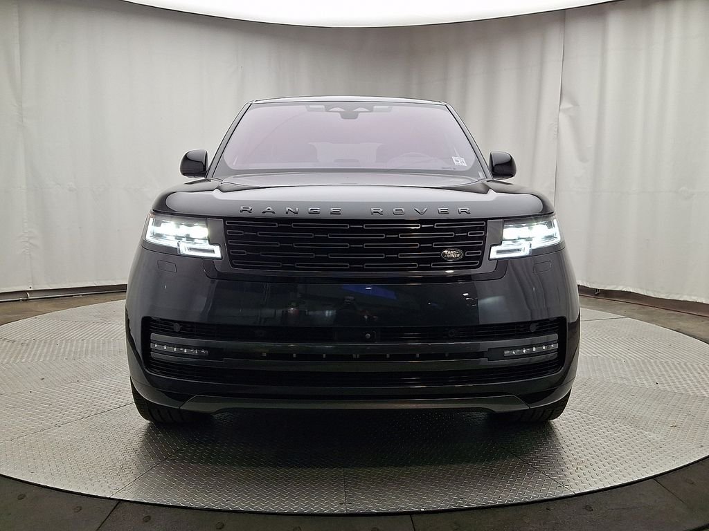 Used 2023  Land Rover Autobiography image 2