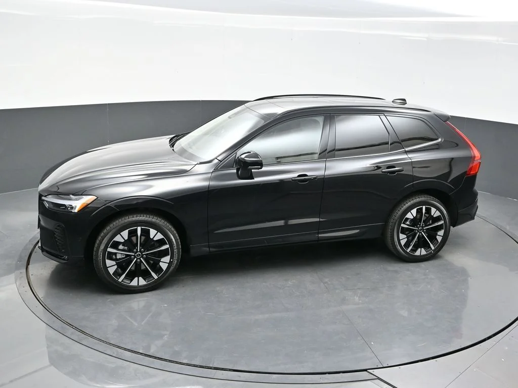2026 Volvo XC60 Plus - Photo 19