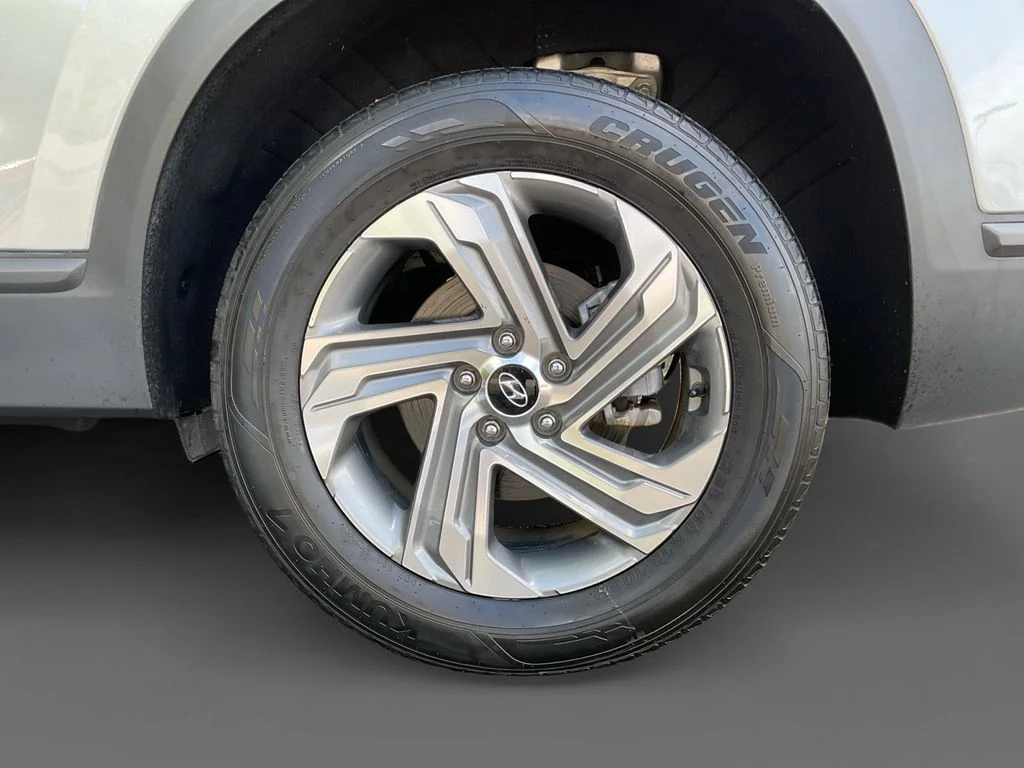 Used 2023 Silver Hyundai SEL image 8