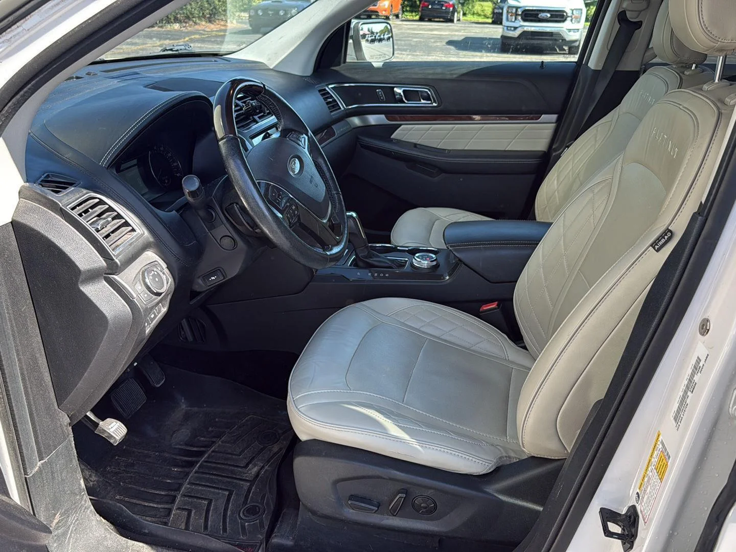 Used 2019 White Platinum Tri-Coat Metallic Ford Platinum image 14