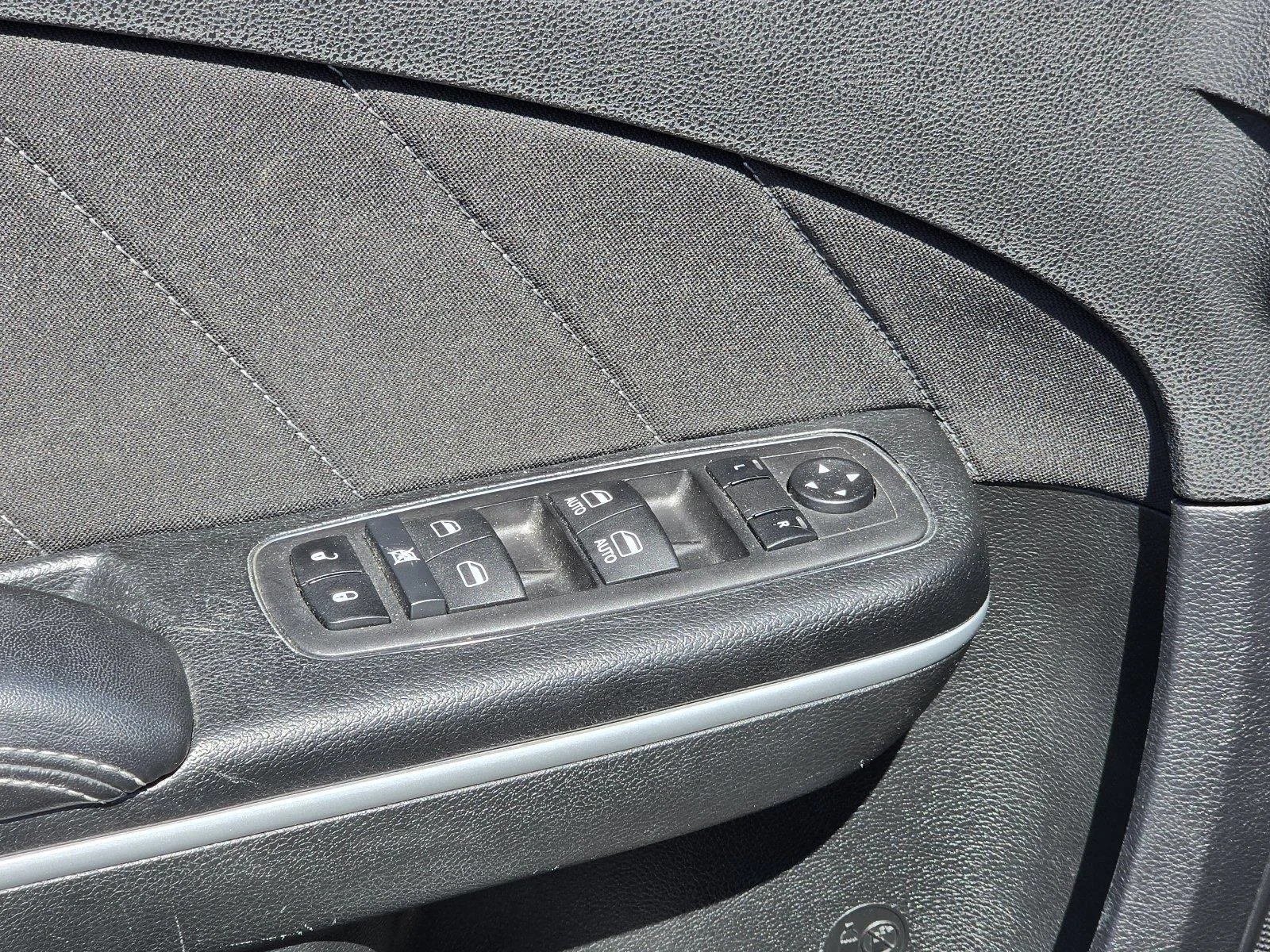 Used 2023  Dodge SXT image 18