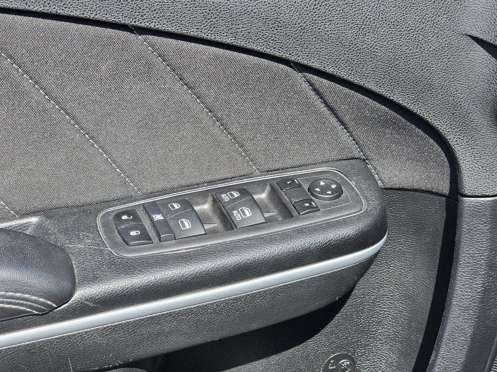 Used 2023  Dodge SXT image 18