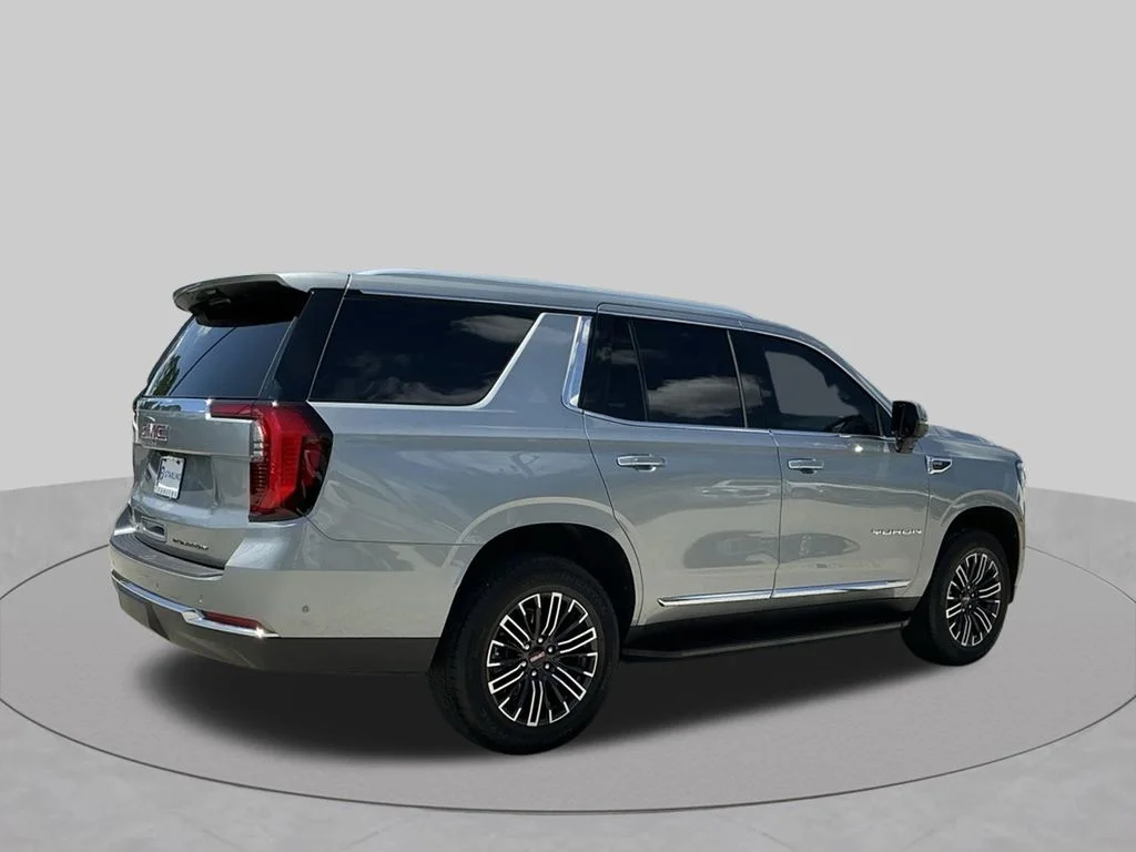 Used 2025 Silver GMC Elevation image 10