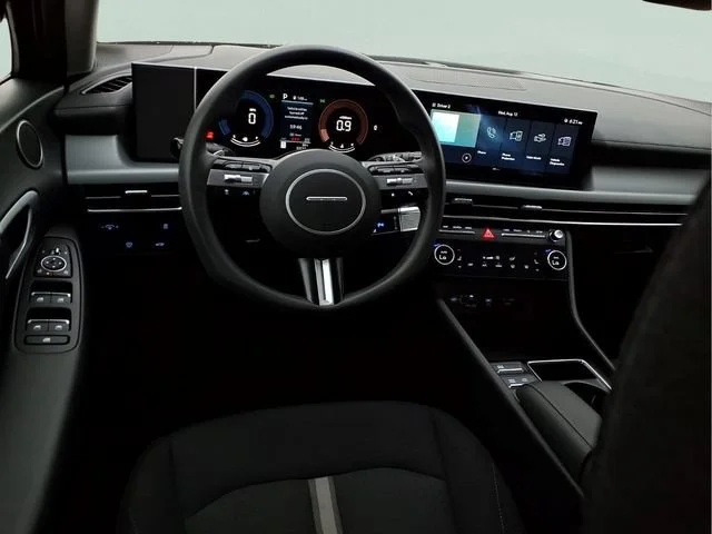 Used 2024  Hyundai SEL image 4