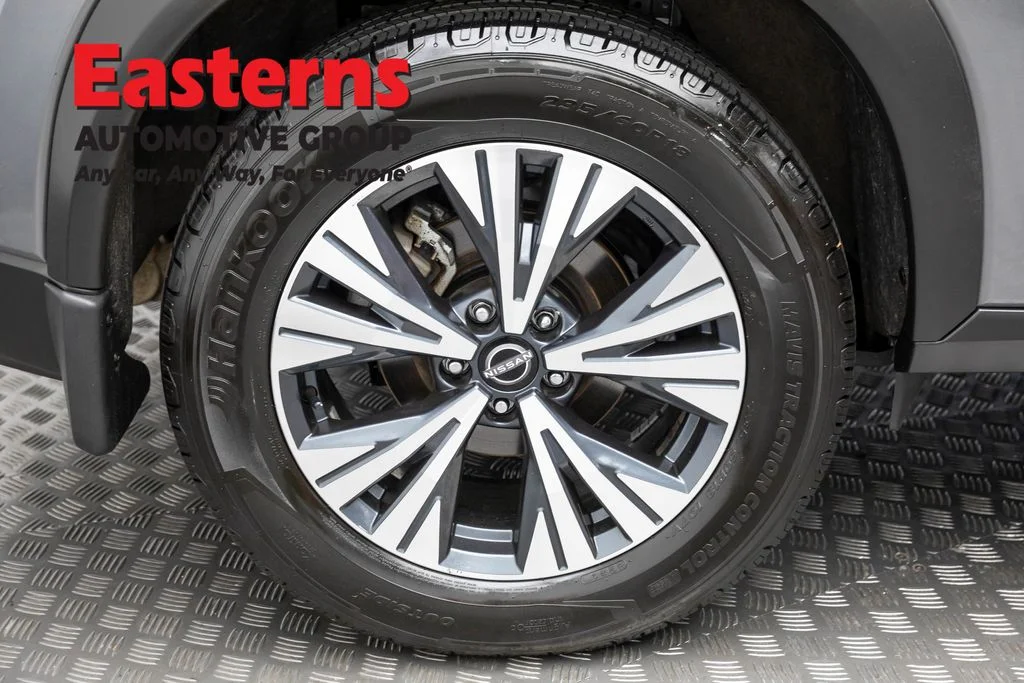Used 2023 Gray Nissan SV image 30