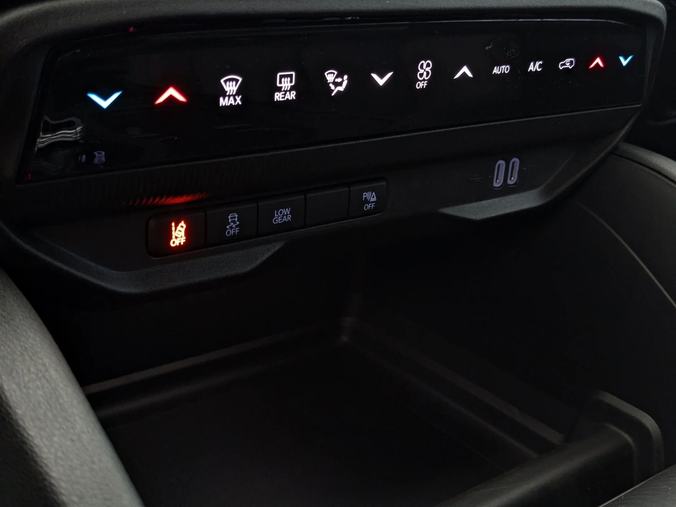 New 2026 Black Jeep Limited - - Hybrid - Dual-Pane Pano Sunroof - Capri Leatherette - Power Liftgate & More! image 21