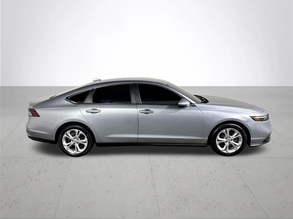Used 2023 Lunar Silver Metallic Honda LX image 5
