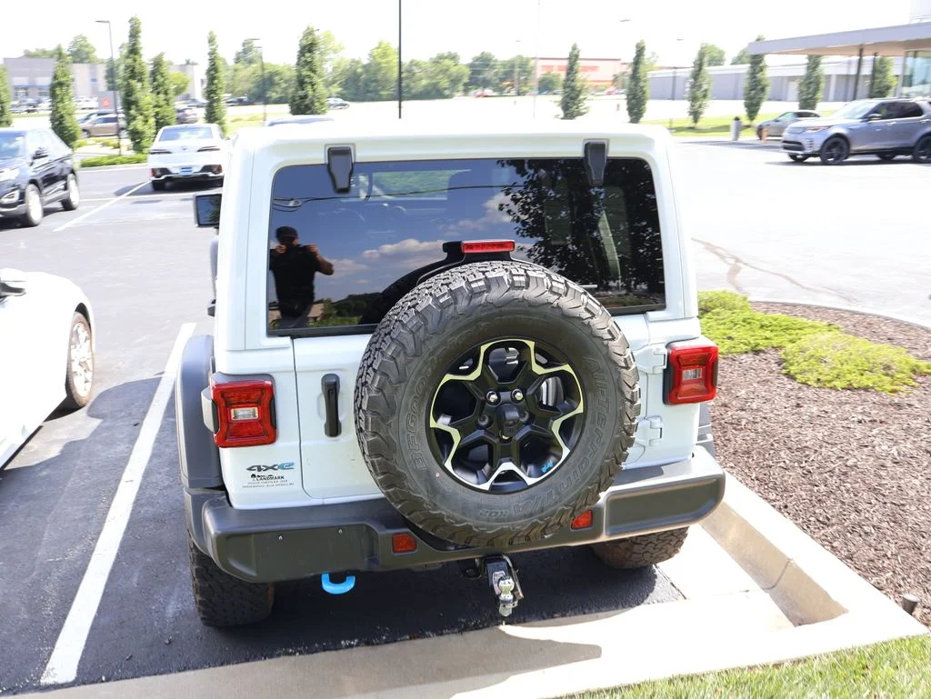Used 2022 White Jeep Unlimited Rubicon 4xe image 15