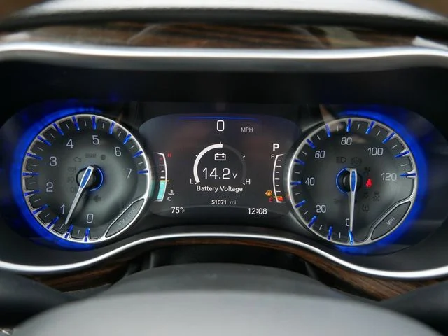 Used 2021 Brilliant Black Crystal Pearlcoat Chrysler Limited image 24