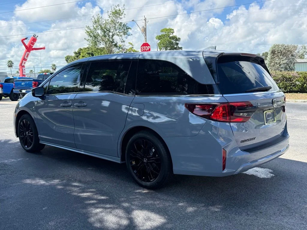 New 2026 Sonic Gray Pearl Honda Sport-L image 3