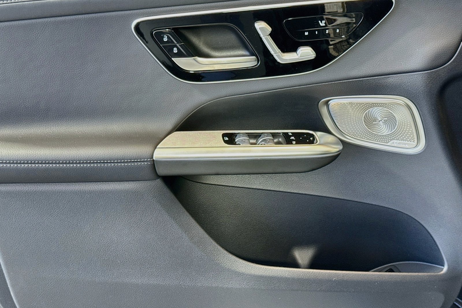 New 2026 Graphite Grey Metallic Mercedes-Benz GLC 300 image 16